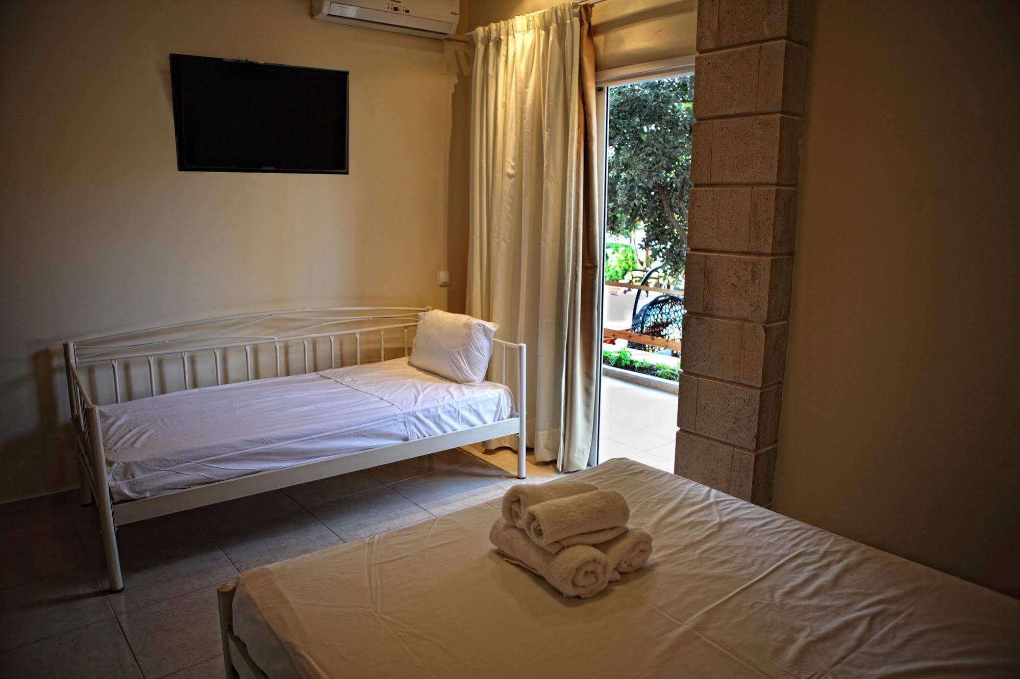 Niriides Beach Hotel Rétino Exterior foto